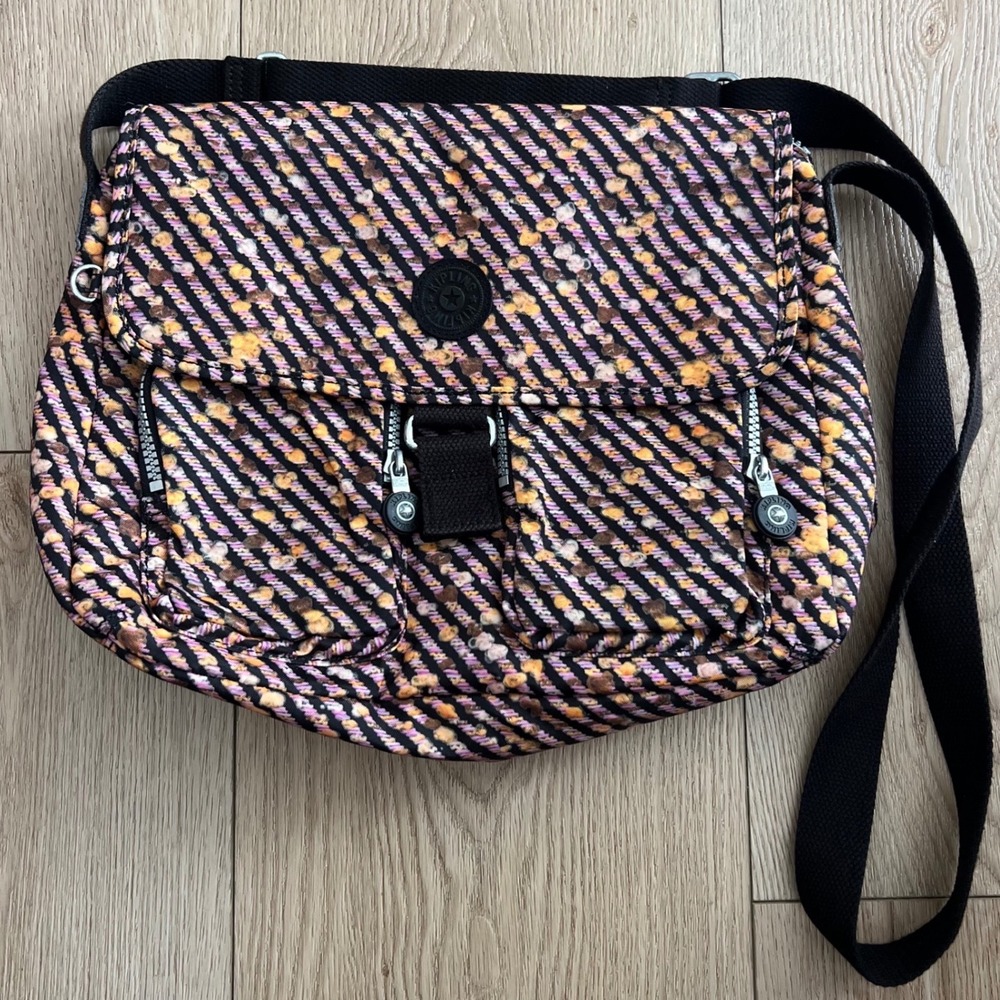 Kipling Rita Messenger bag in a colorful Pink Weave print. Crossbody